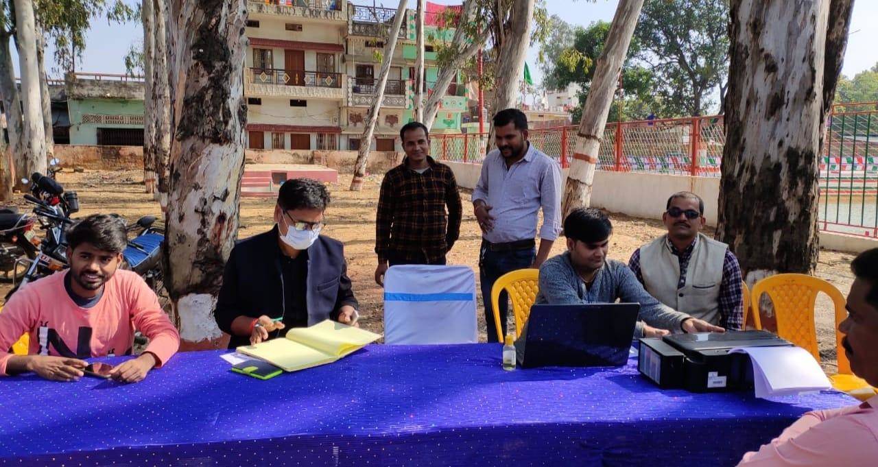 नौगढ़ में विद्युत विभाग के बकायेदारों से वसूली , 7 का कनेक्शन काटा गया