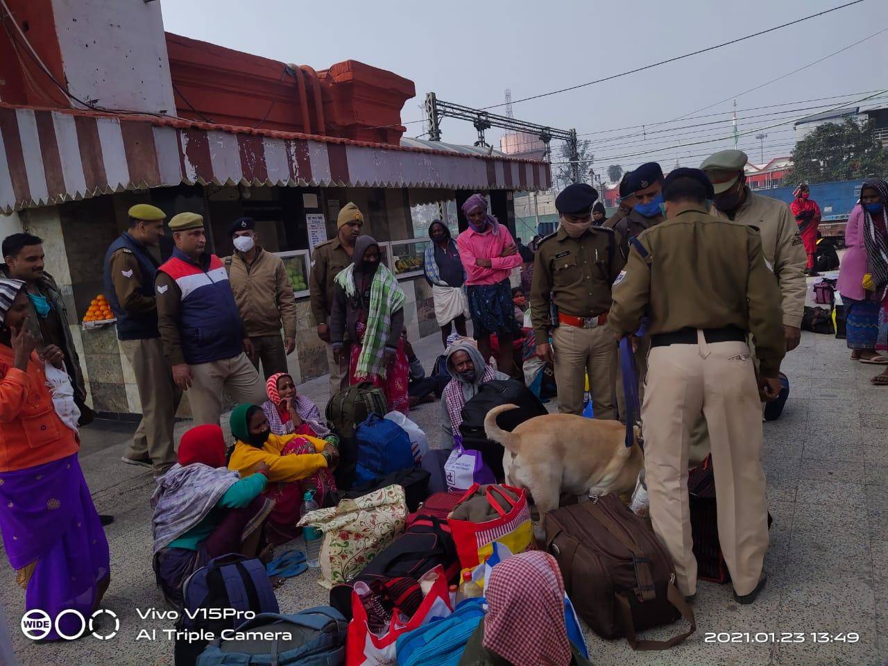 गणतंत्र पर्व के मद्देनजर रेलवे स्टेशन पर जांच पड़ताल हुयी तेज