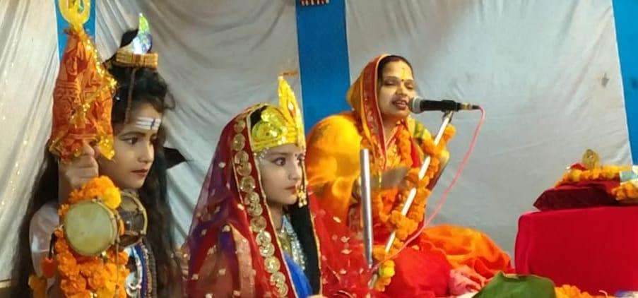 नौगढ़ में चल रही है राम कथा, भोले की शादी की कथा सुन लोग नाचने लगे लोग