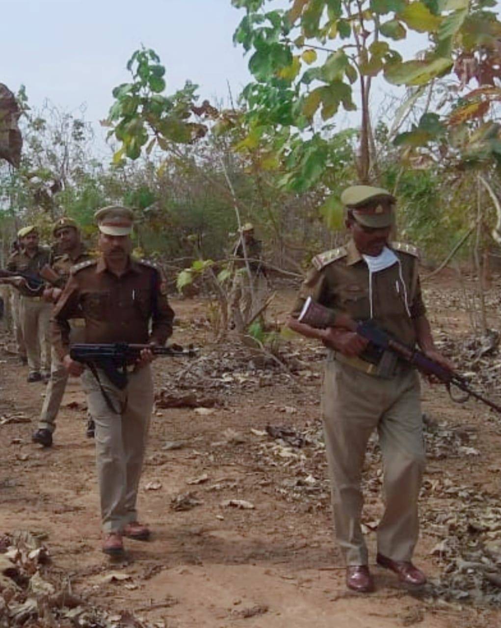 जानिए नौगढ़ के जंगलों में क्या कर रही है पुलिस