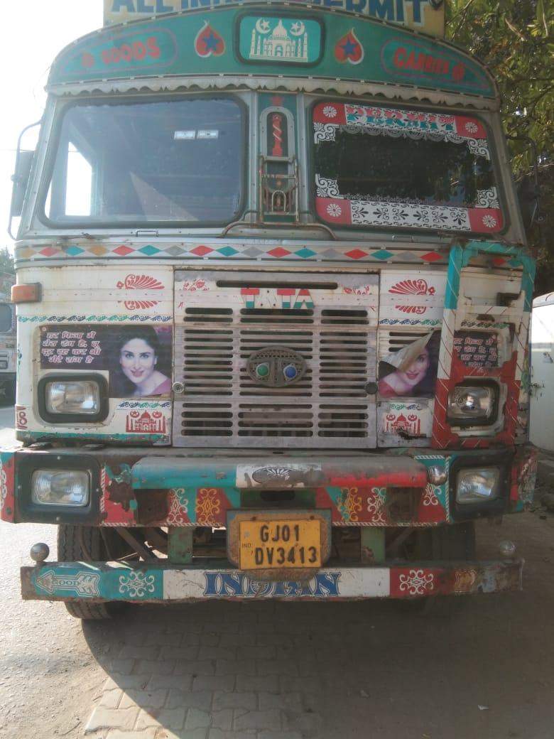 सैयदराजा पुलिस ने 16 गोवंश के साथ एक अदद ट्रक वाहन को किया बरामद, चालक भागने में रहा सफल