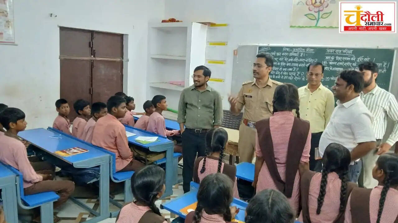 chandauli-dhaurahara-school-dm-sp-inspection-education-news