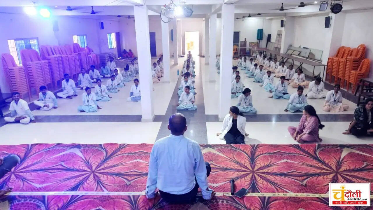 chandauli-md-nursing-pharmacy-college-international-yoga-day 