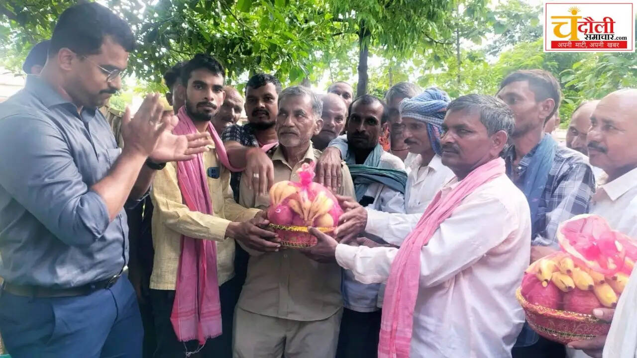 chandauli-dfo-b-shiv-shankar-meets-injured-forest-guards