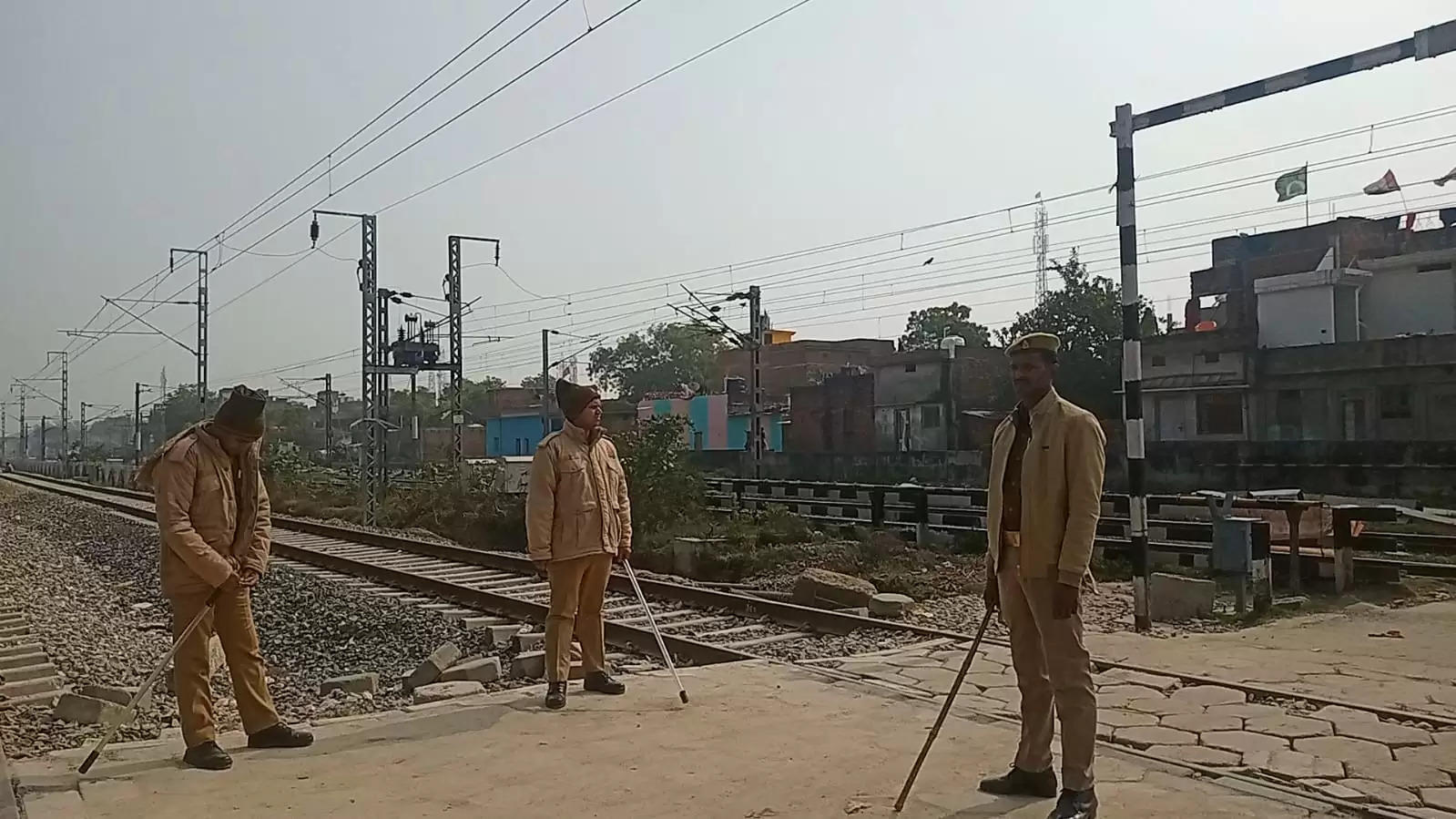 Police force at Saiyadraja station 