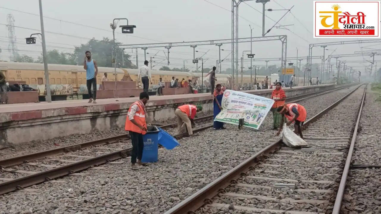 ddu-mandal-swachh-patri-abhiyan-railway-track-cleaning-drive