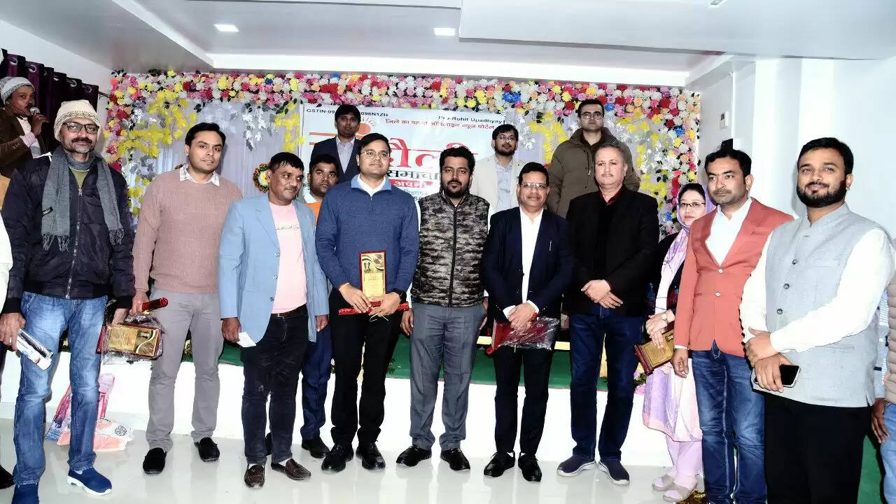 Chandauli Samachar Calendar 2026 Launch, DM Chandauli Chandra Mohan Garg, SP Chandauli Aditya Langhe, Chandauli News Portal Anniversary, Health and Education Awards