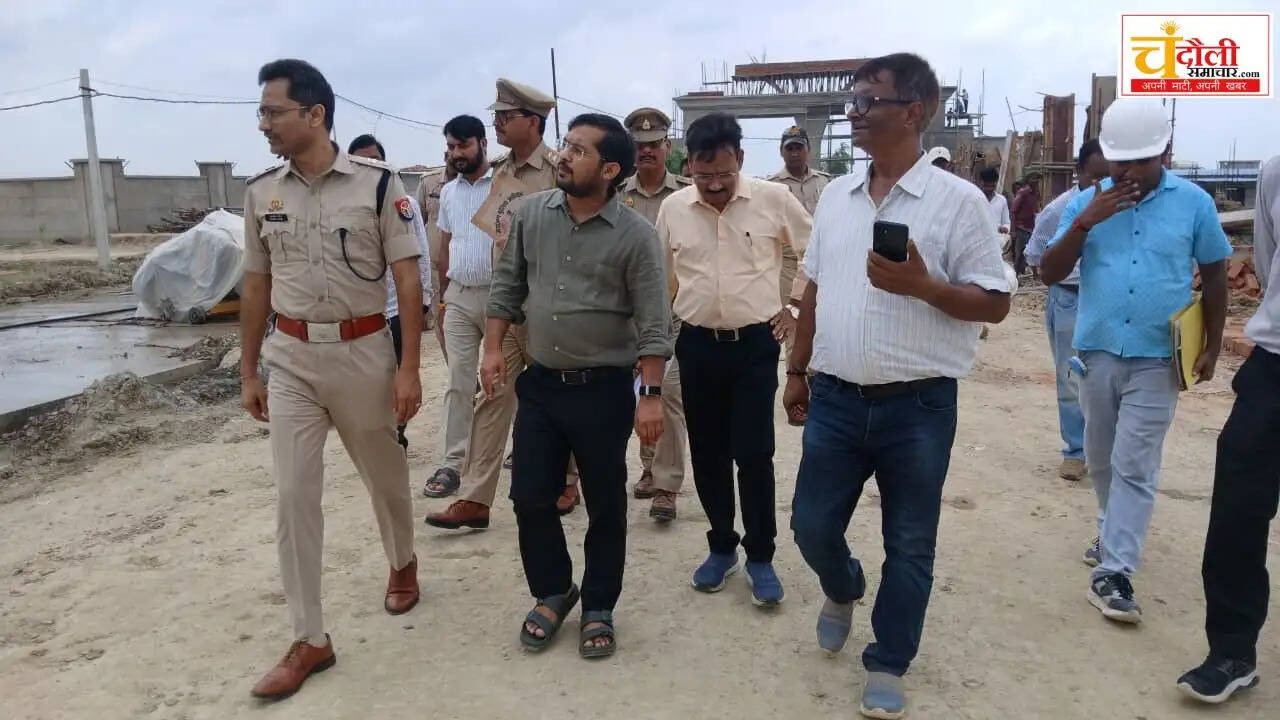 dm-sp-inspects-under-construction-police-line