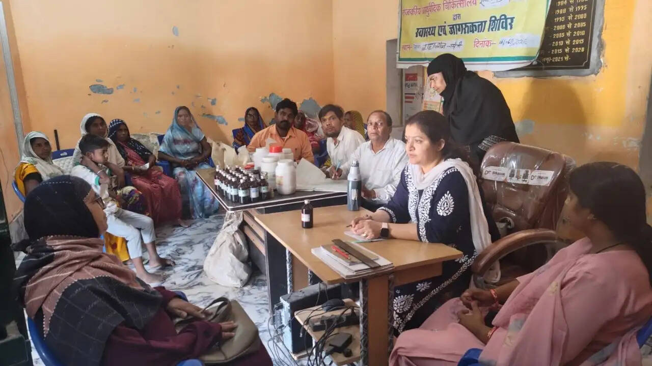 shahabganj-free-ayurvedic-health-camp-badgawan-village