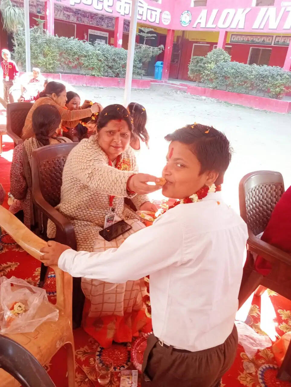 14 फरवरी को आलोक इंटर कालेज गौतम नगर चन्दौली मे मातृ पितृ उत्सव का भव्य आयोजन किया गया ।