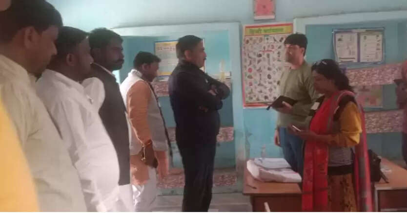  Mughalsarai MLA Ramesh Jaiswal  special voter revision campaign voter list purification process 