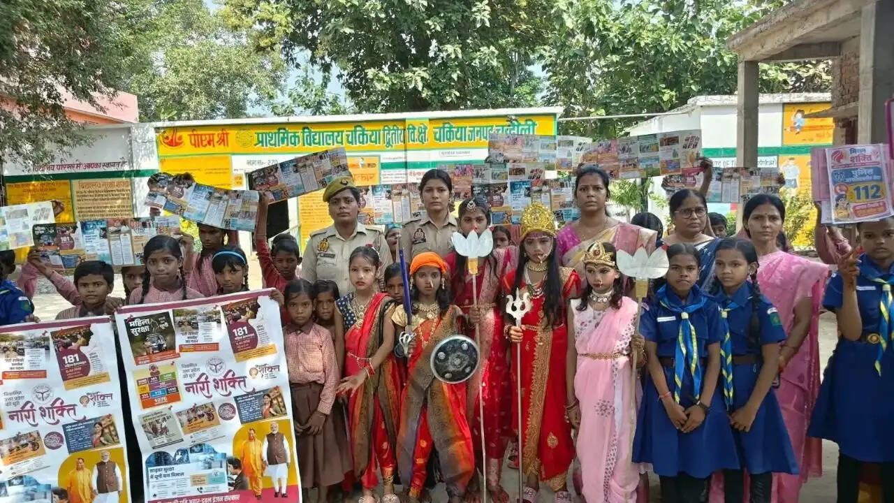 चंदौली: 'मिशन शक्ति 6.0' के तहत बालिकाओं ने दिया नारी सुरक्षा और स्वावलंबन का संदेश, जाने आपातकालीन नंबर