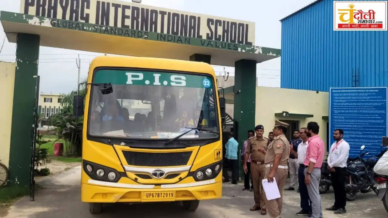 chandauli-traffic-police-awareness-school-bus-checking