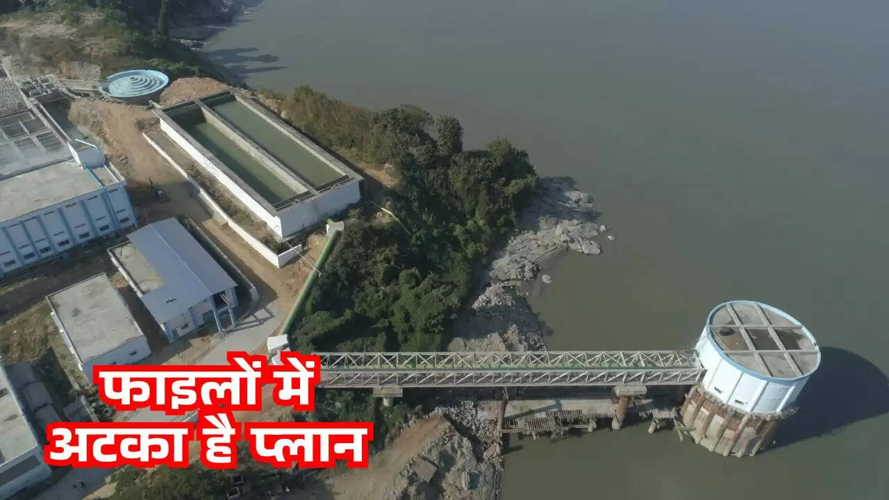PDDU Nagar drinking water crisis Chandauli sewage treatment plant project Dirty water supply in Mughalsarai Municipal Corporation water leakage issue