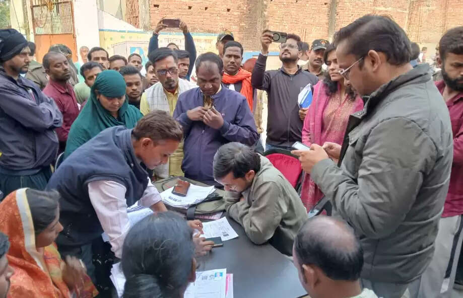 District Magistrate Chandra Mohan Garg   Complete the SIR work impartially and on time