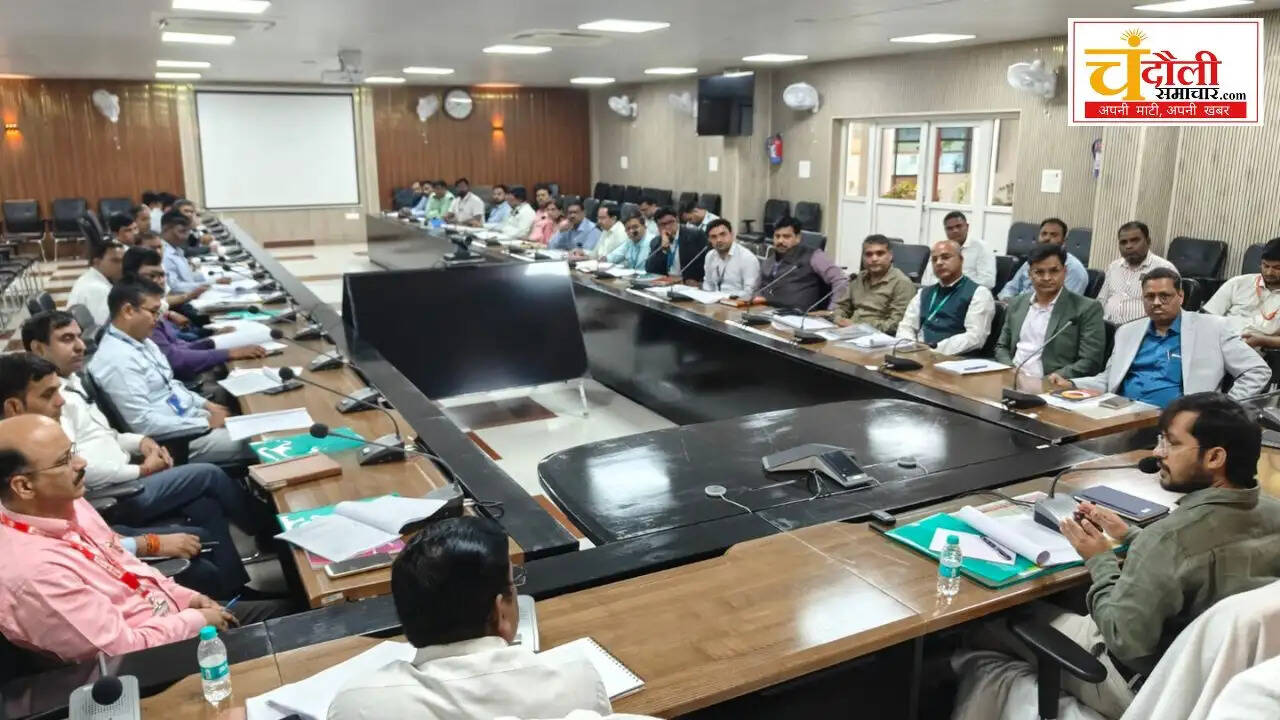 chandauli dm bankers meeting review, cm yuva udyami loan scheme 