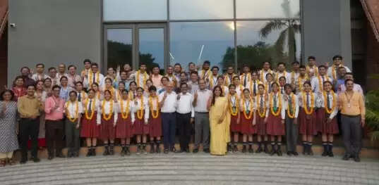 चंदौली जिले के CBSE टॉपर