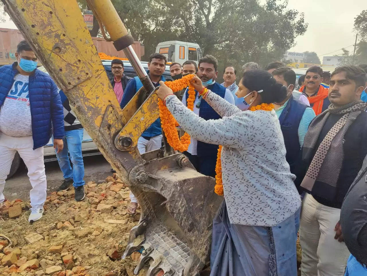 MLA Sadhana Singh laid foundation stone of road