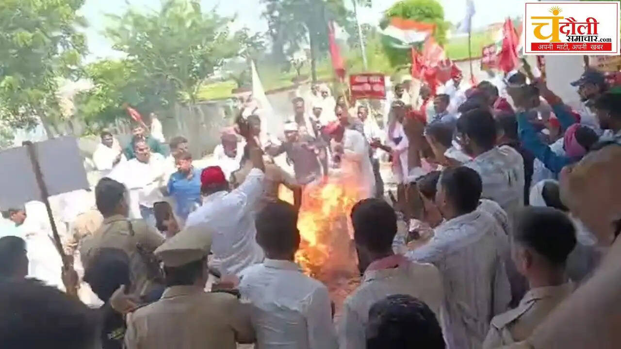 india-alliance-protest-gyanesh-kumar-resignation-effigy-burnt