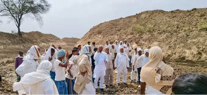chandauli news river digging scam, chandauli khabar dm chandramohan garg, chandauli samachar flood control irregularities, sadar block padya village protest, bandhi vibhag corruption case updates