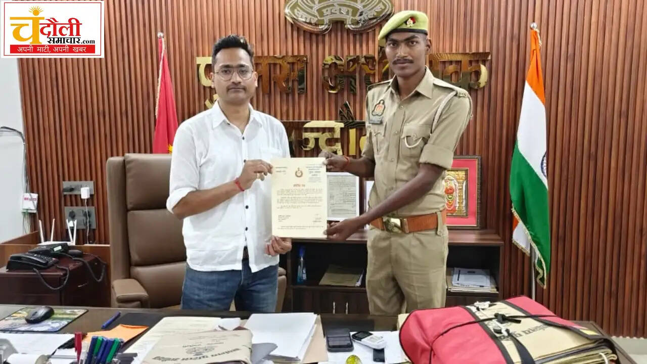 chandauli-sp-rewards-police-team-for-solving-robbery-case-fast