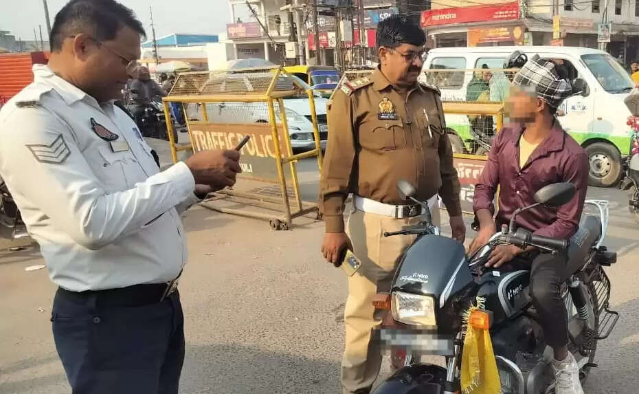 Special vehicle checking campaign in Chandauli  272 vehicles challaned fined ₹3 lakh  Highest number of cases of no helmet