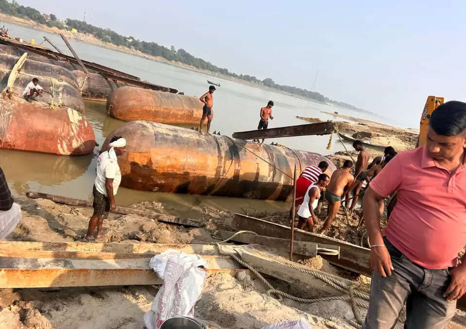  &nbsp;pontoon-bridge, chochakpur-ghat, ghazipur-chandauli