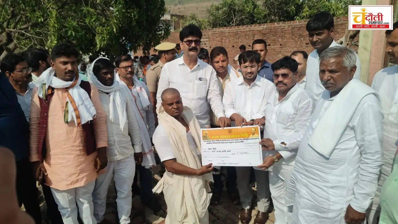 minister-sanjeev-gond-distributes-disaster-relief-cheque
