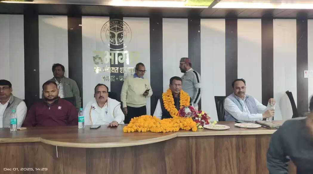  VDO Rajendra Prasad grand farewell  Shahabganj Block BDO Dinesh Kumar   retiring Gram Vikas Adhikari  Rajendra Prasad