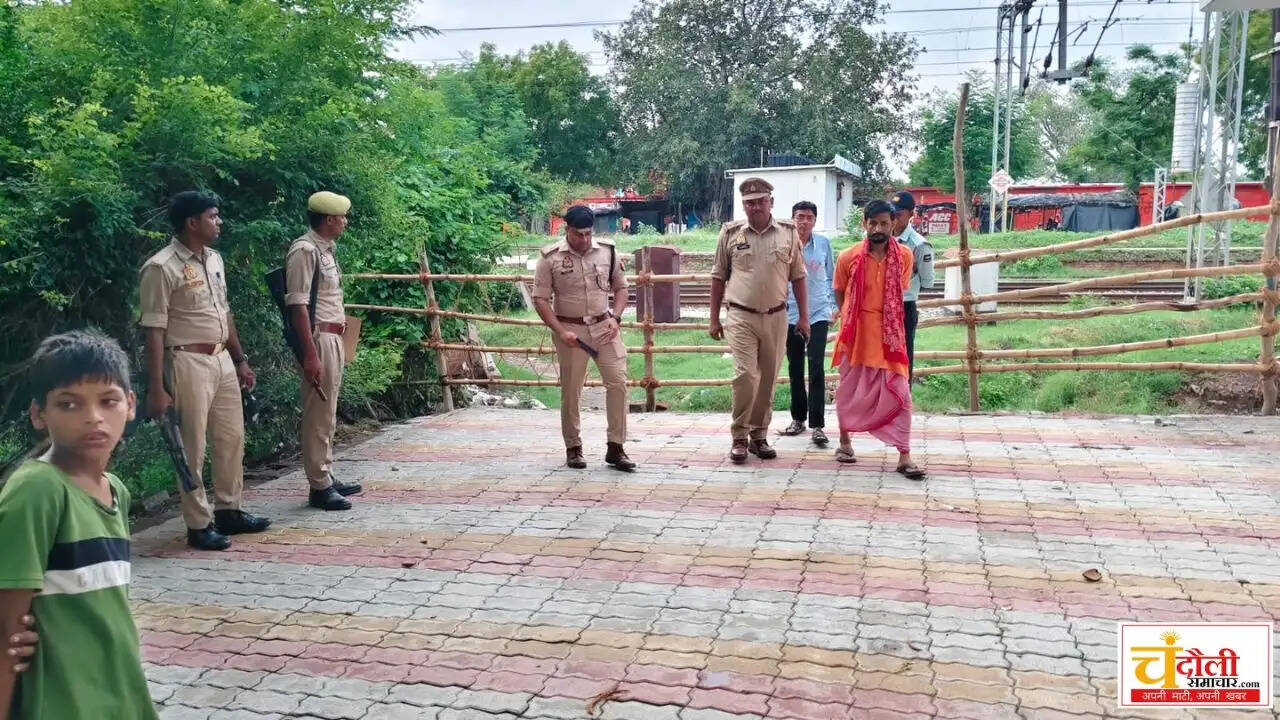 chandauli-asp-inspects-barthi-mahakaleshwar-temple-sawan-mela
