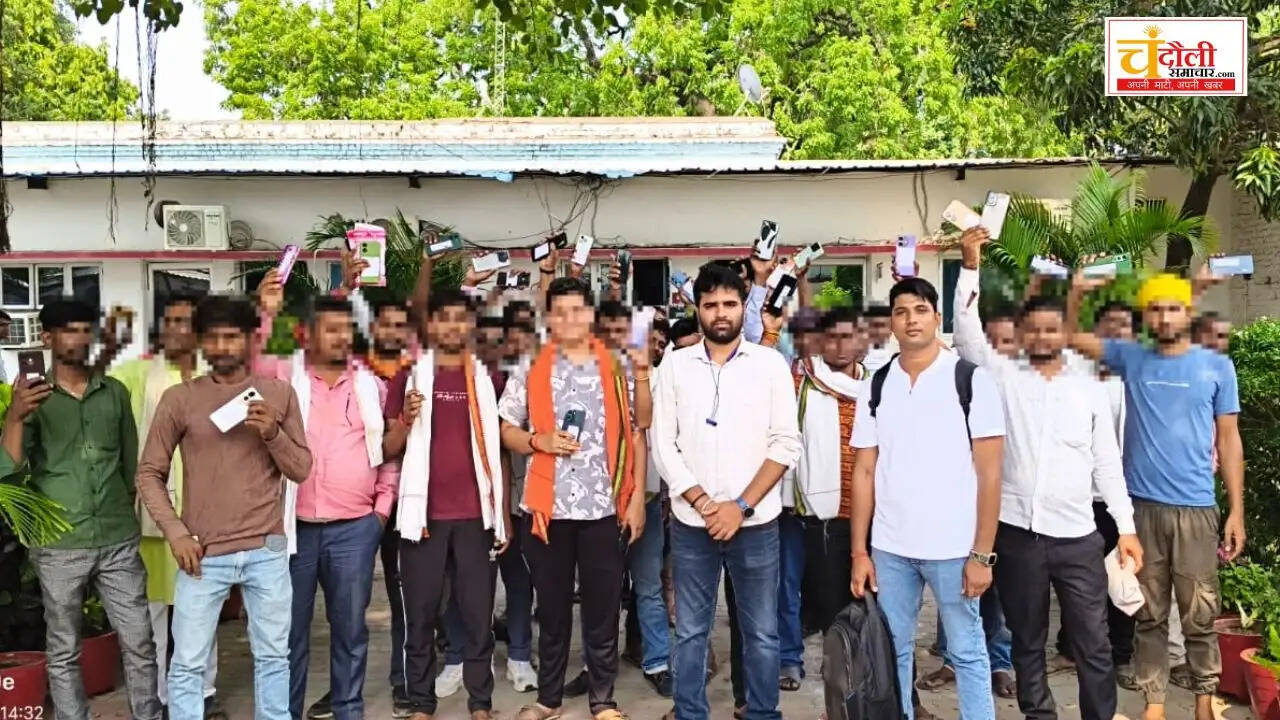 chandauli-police-recover-111-lost-mobile-phones-worth-33-lakh