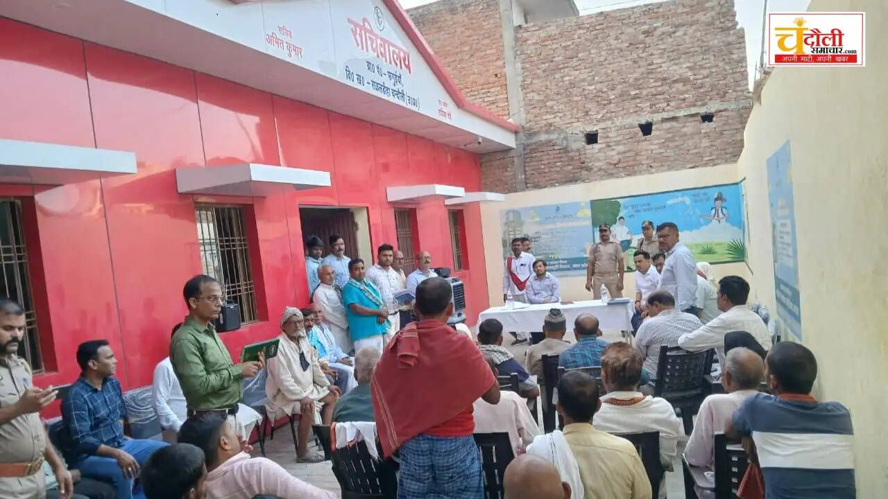 chandauli-news-dm-chandra-mohan-garg-jan-chaupal-faguiya-sakaldiha
