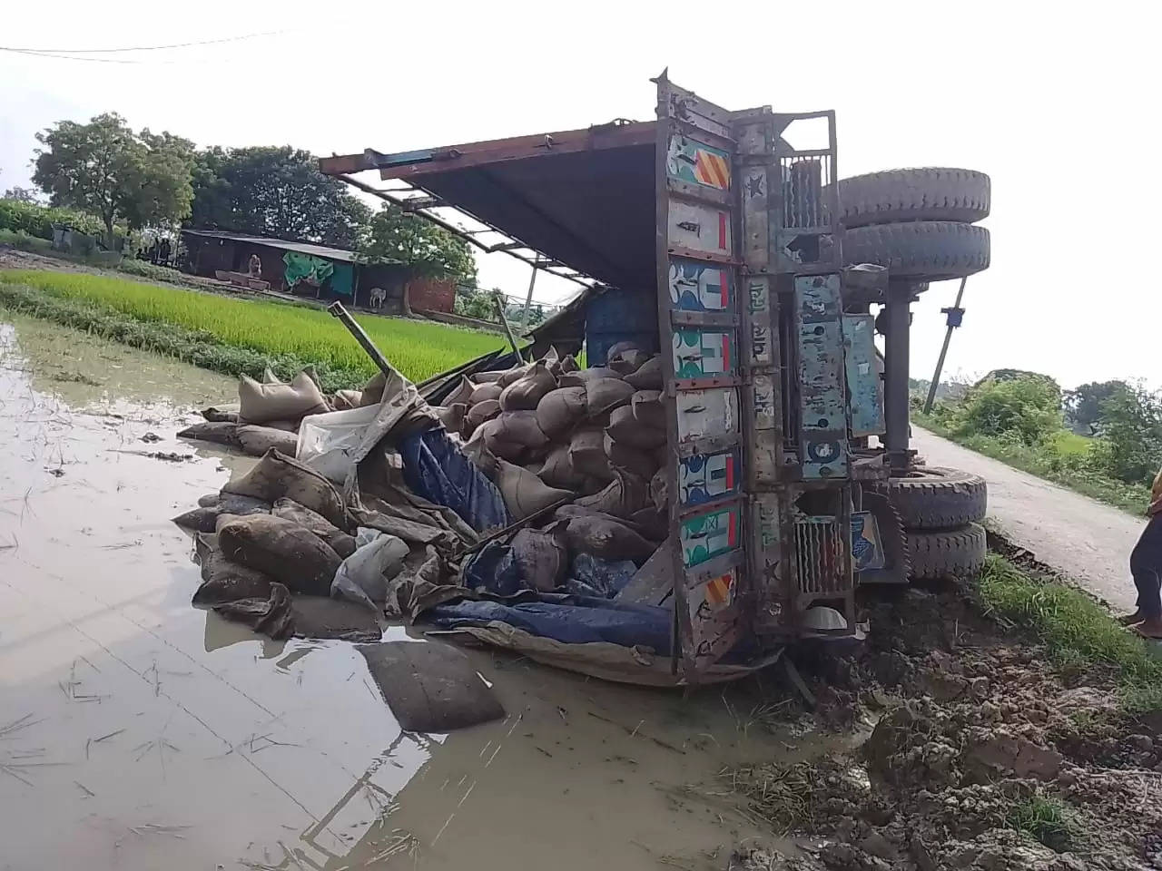  truck over turned 