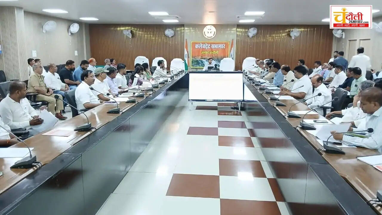 chandauli-dm-chandra-mohan-garg-meeting-child-labor-action-news