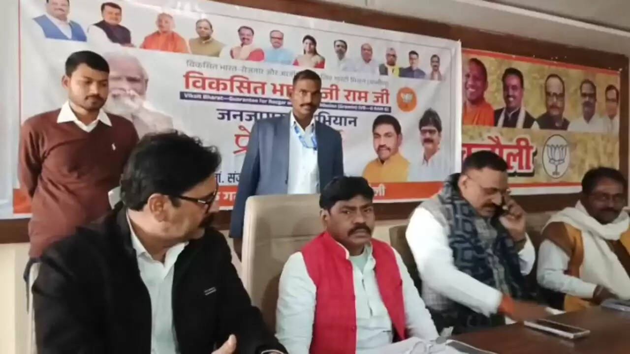 chandauli news prabhari mantri conference, chandauli khabar ji ram ji 