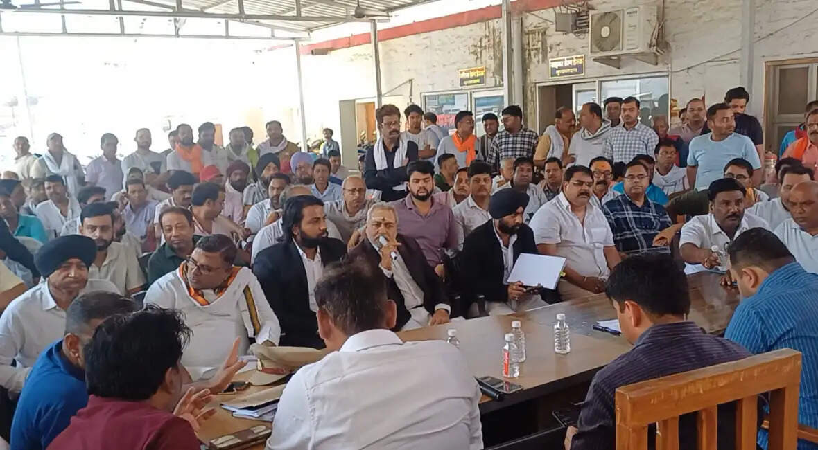 Chandauli news Mughalsarai encroachment, Chandauli khabar GT Road widening, Chandauli samachar trader notice, SDM Mughalsarai action news, Chandauli administration bulldozer drive 2026