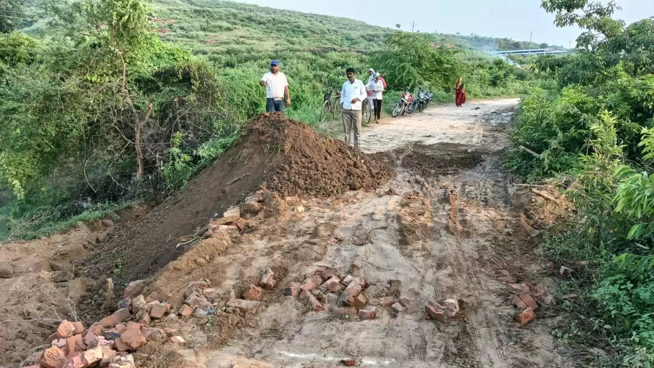 Latifshah Road collapsed