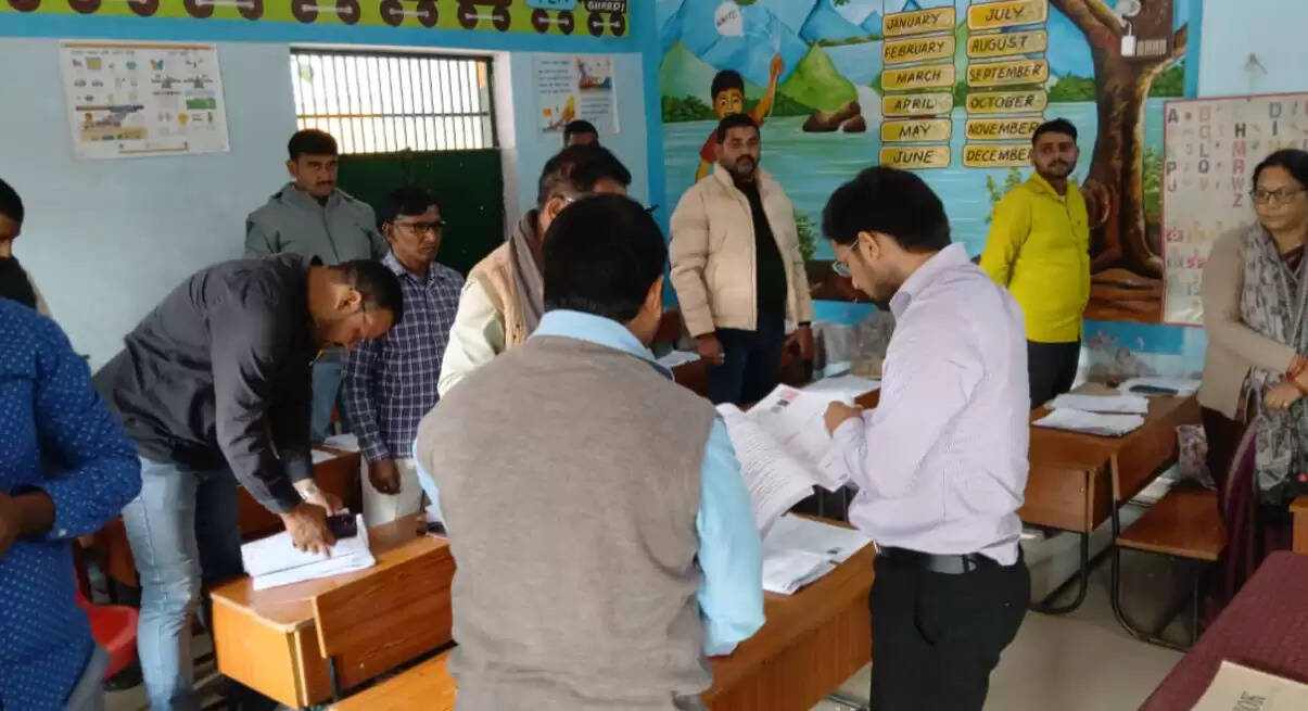  DM Chandra Mohan Garg SIR Abhiyan Chandauli Special Intensive Revision SIR 2025 