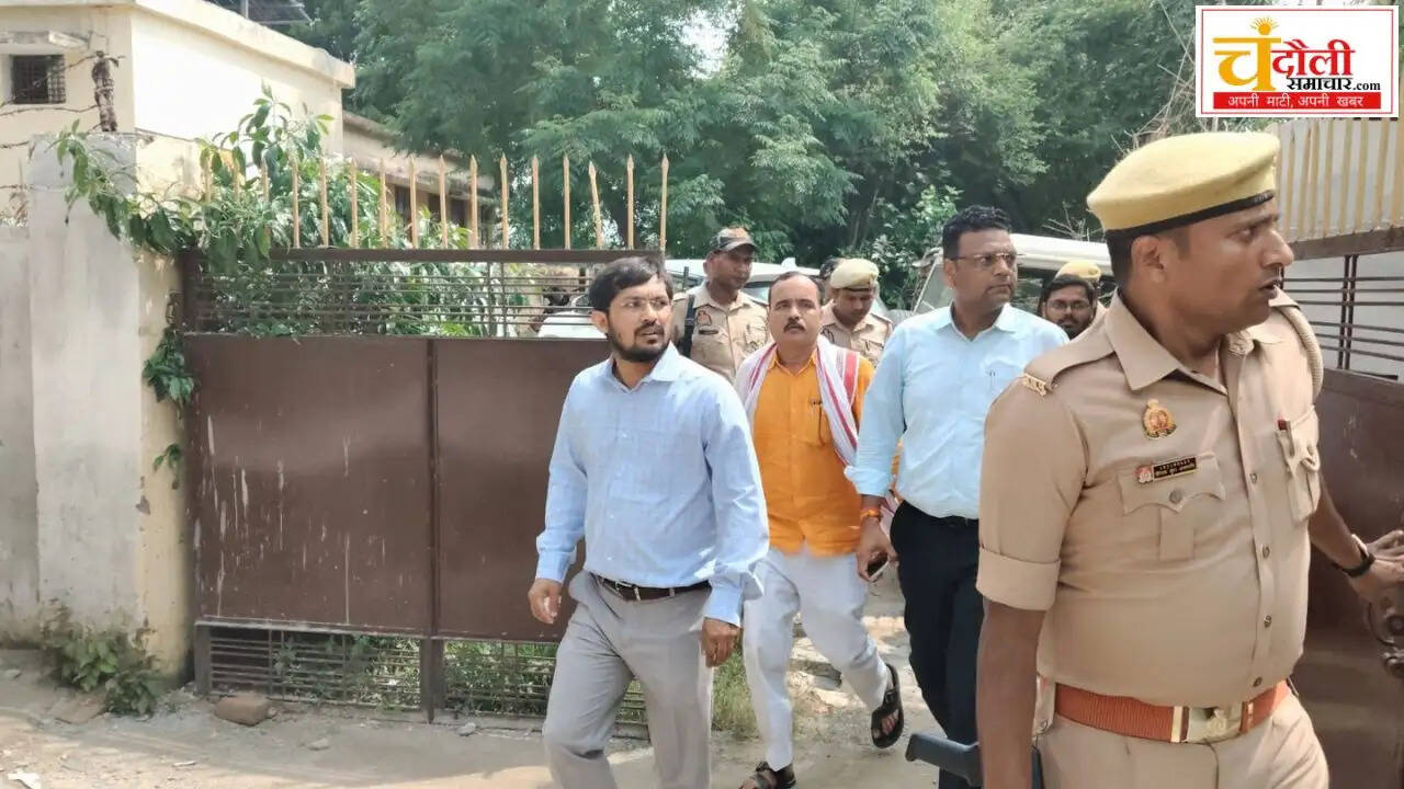 chandauli-dm-inspection-kasturba-school-bayapur-news