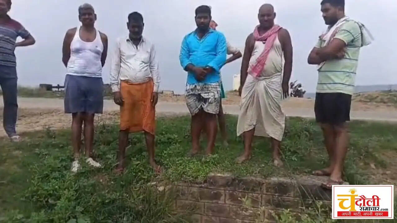 chandauli-news-chakia-irrigation-pathrahwa-canal-dry-farmers-protest