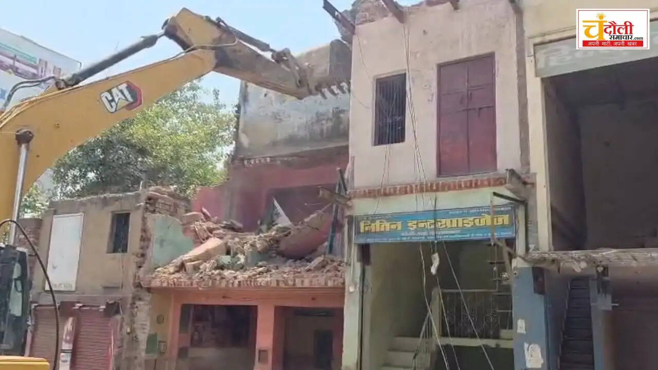mughalsarai-station-bulldozer-action-chandauli-news-demolition