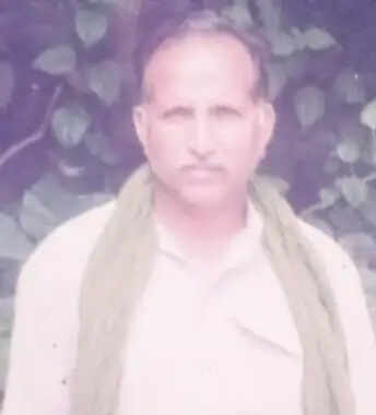 चंदौली जिले के तहसील नौगढ़ के तेंदुआ गांव में 22 साल पहले 27 अगस्त 2002 की रात बसपा के वरिष्ठ नेता और सामाजिक कार्यकर्ता बसंत लाल की नक्सलियों द्वारा बेरहमी से हत्या कर दी थी।