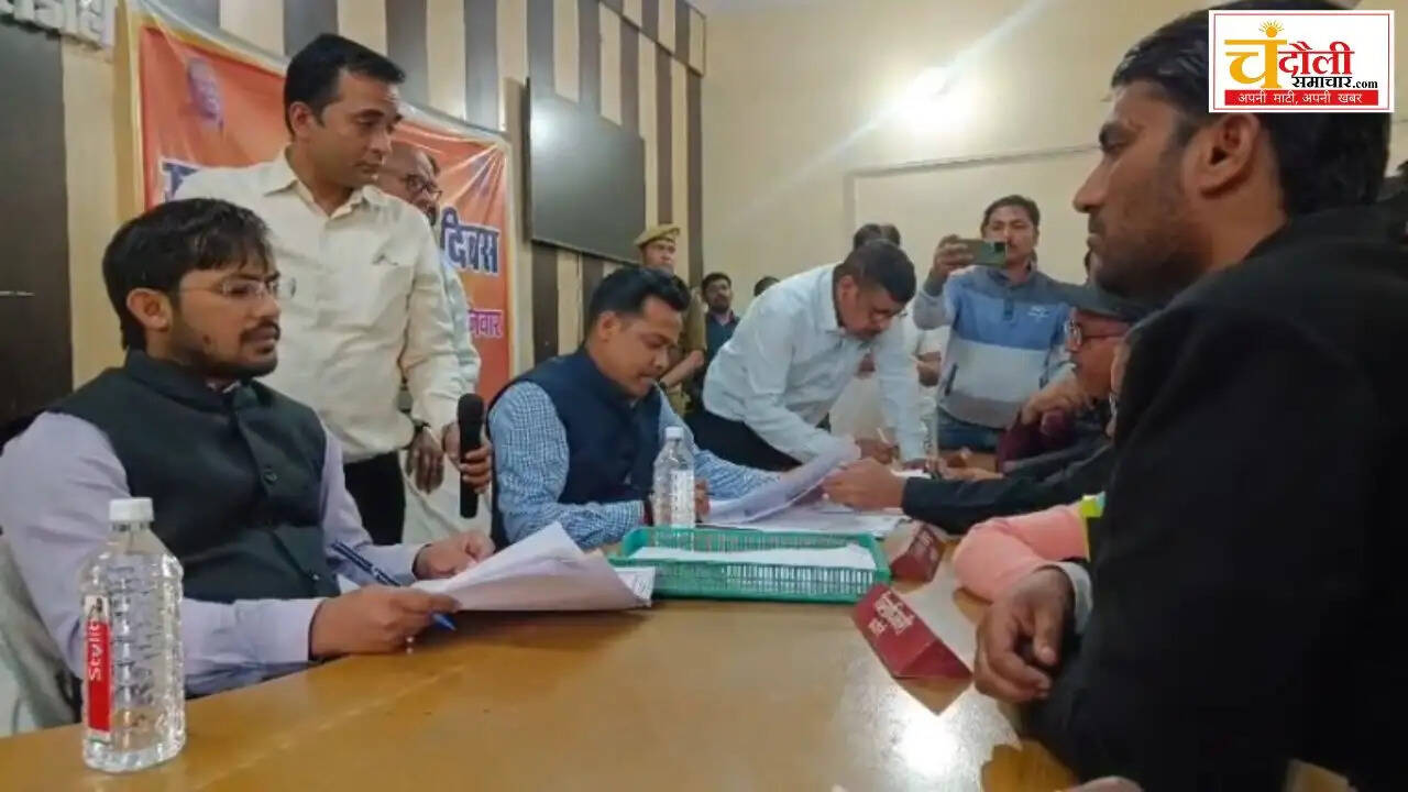 Chandauli news DM action, Chandauli khabar officers salary cut, Chandauli samachar Sakaldia Samadhan Diwas,