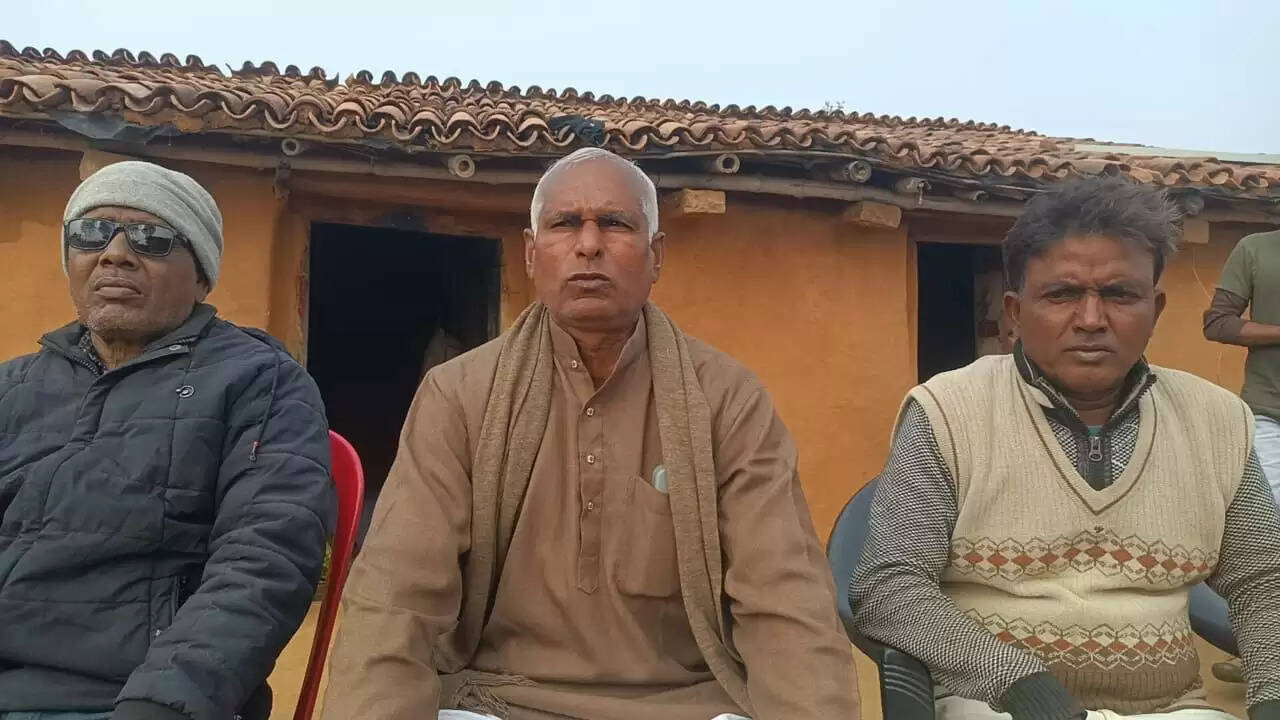  CPIML Lathi March Naugarh Chandauli  Forest Department Encroachment Action Naugarh  Sudhakar Yadav CPIML News UP  Vanvasi Rights Protest Chandauli  Illegal JCB Action on Farmers