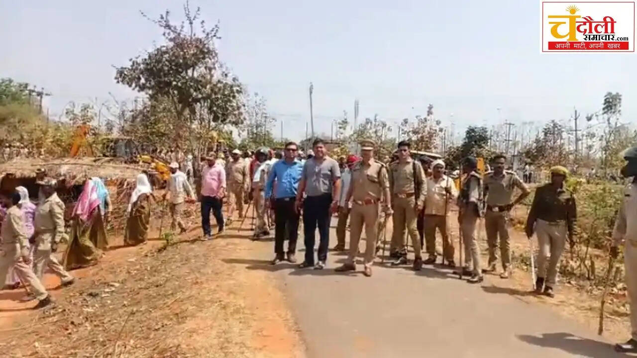 &nbsp;Chandauli news forest encroachment action, chandauli khabar naugarh jungle bulldozer