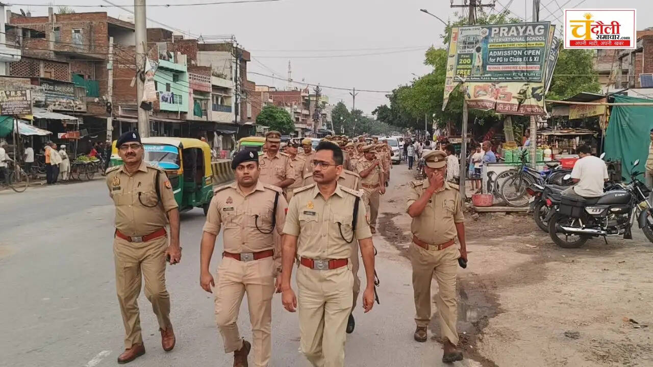 chandauli-sp-akash-patel-foot-patrolling-alinagar-encroachment-news