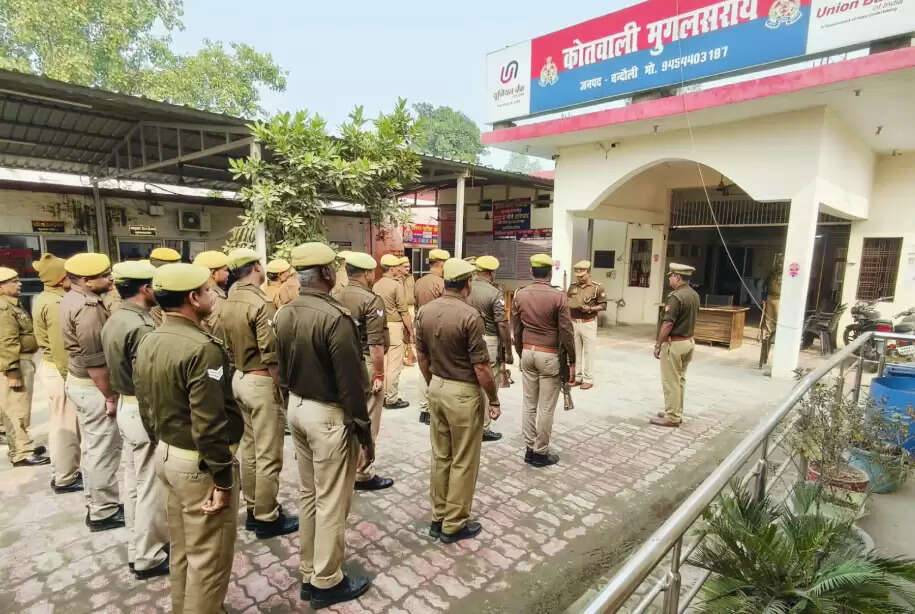   police flag was hoisted Chandauli Police Line