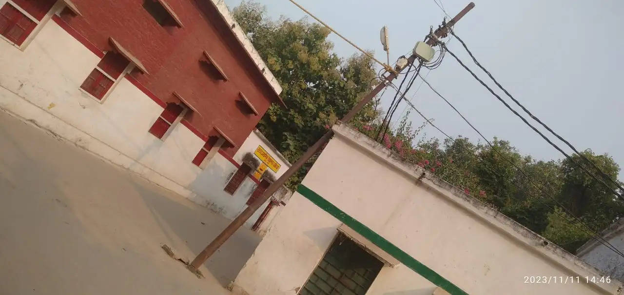 dilapidated electric pole