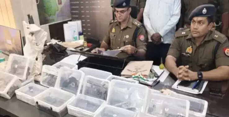  Chandauli Police Crime Statistics 2025  SP Aditya Langhe strict action  illegal liquor seizure Chandauli  Goshala smuggling prevention UP  Arms Act arrests Chandauli police