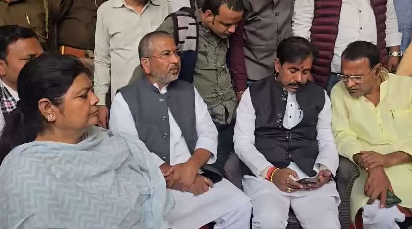  Cabinet Minister Anil Rajbhar visited rohitash pal murder case